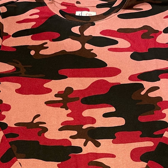 Large camo long sleeve top - Picture 2 of 2